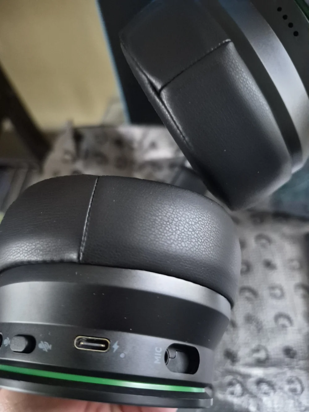 RYR Captain200 Gaming Headset - Black with Green.